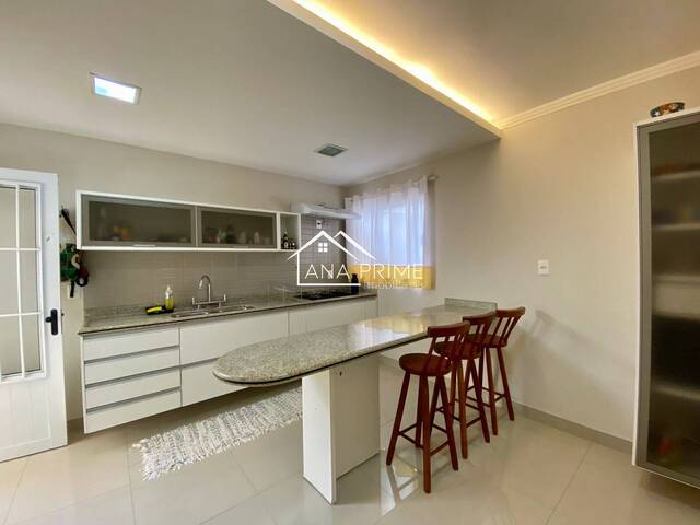 Casa para Venda em São José dos Campos - 4