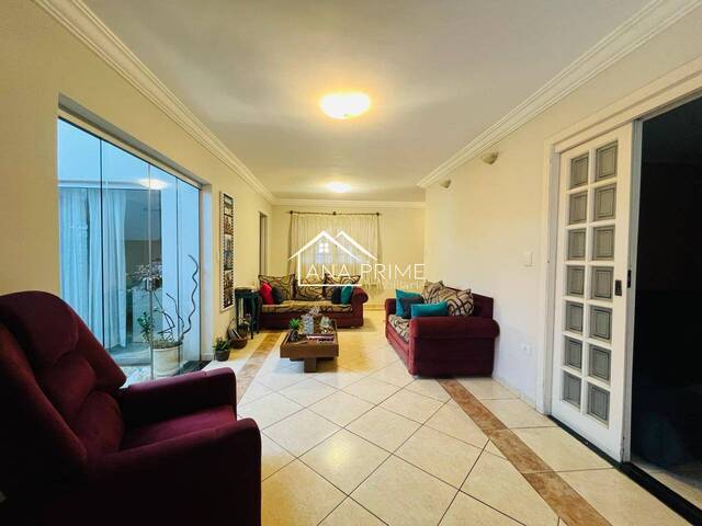 Casa para Venda em São José dos Campos - 2