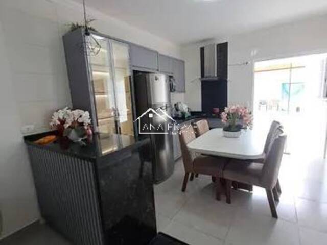 Casa para Venda em São José dos Campos - 3