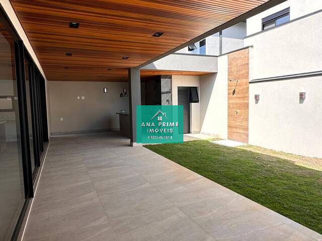 Casa para Venda em São José dos Campos - 4
