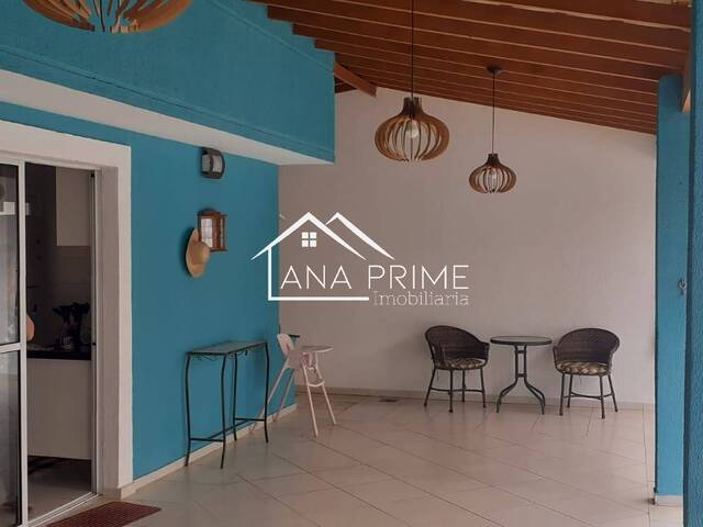 #994 - Casa para Venda em Jacareí - SP - 2