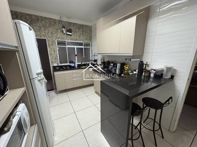 Casa para Venda em São José dos Campos - 2