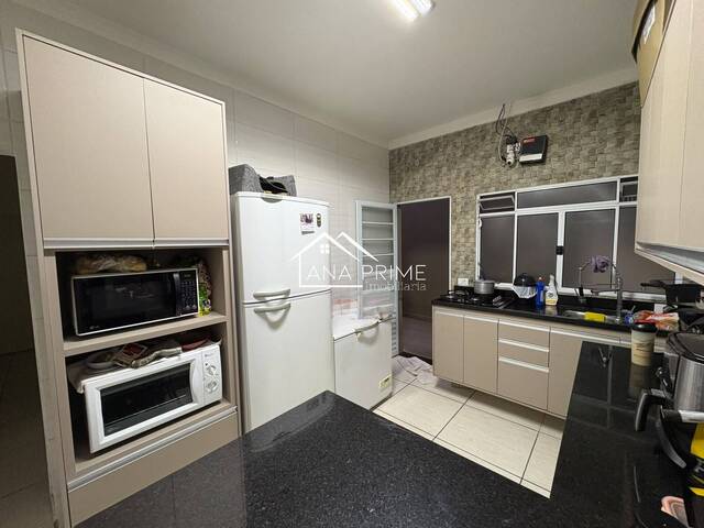 Casa para Venda em São José dos Campos - 3